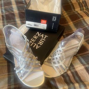 NEW in box!  NATURALIZER “Remix” Sandals - 9W Silver